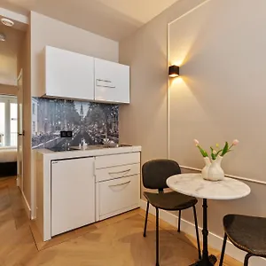 midtown-hotel-twin-studio.amsterdamhotelsnl.com/